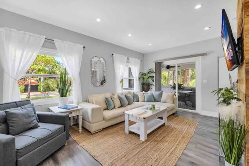 Exclusive! CLEAN 3BD/2BA home in safe area close to everything!