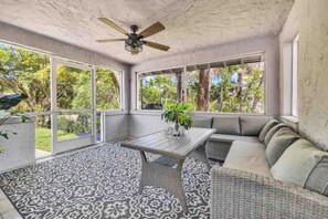 Interior - Exclusive! CLEAN 3BD/2BA home in safe area close to everything! (Miami)