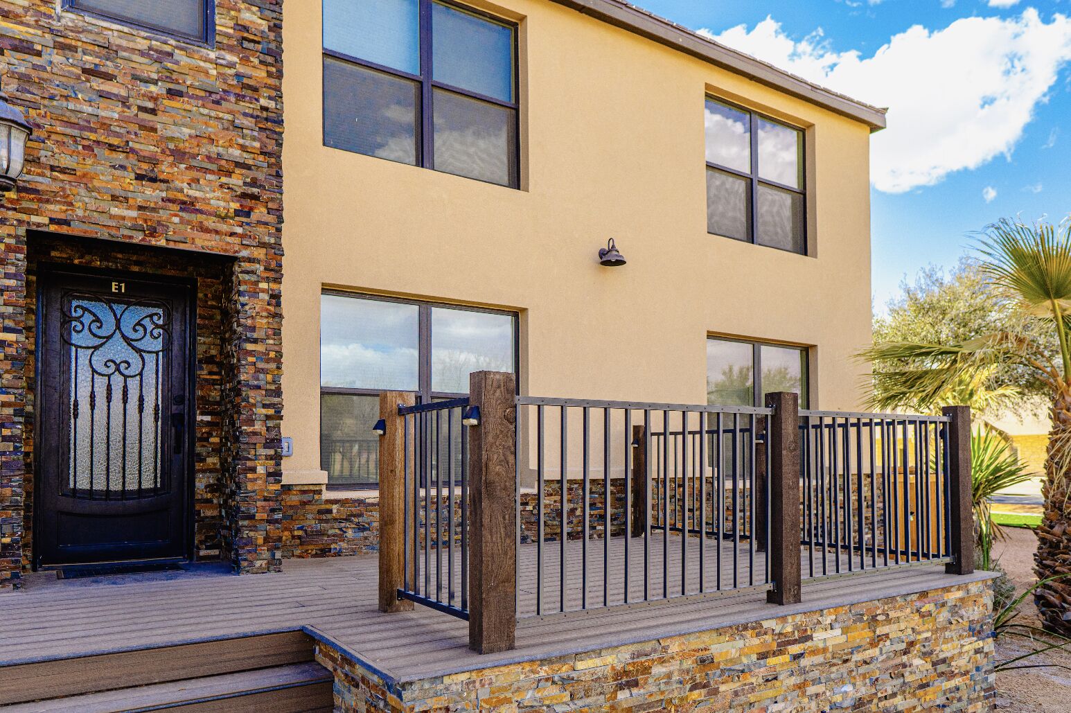 ♕CENTRAL♕ MODERN 2BR | 4KTV | Private Parking