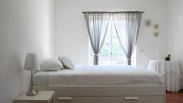 4 bedrooms, bed sheets