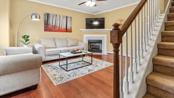 Smart TV, chimenea y bocina smart