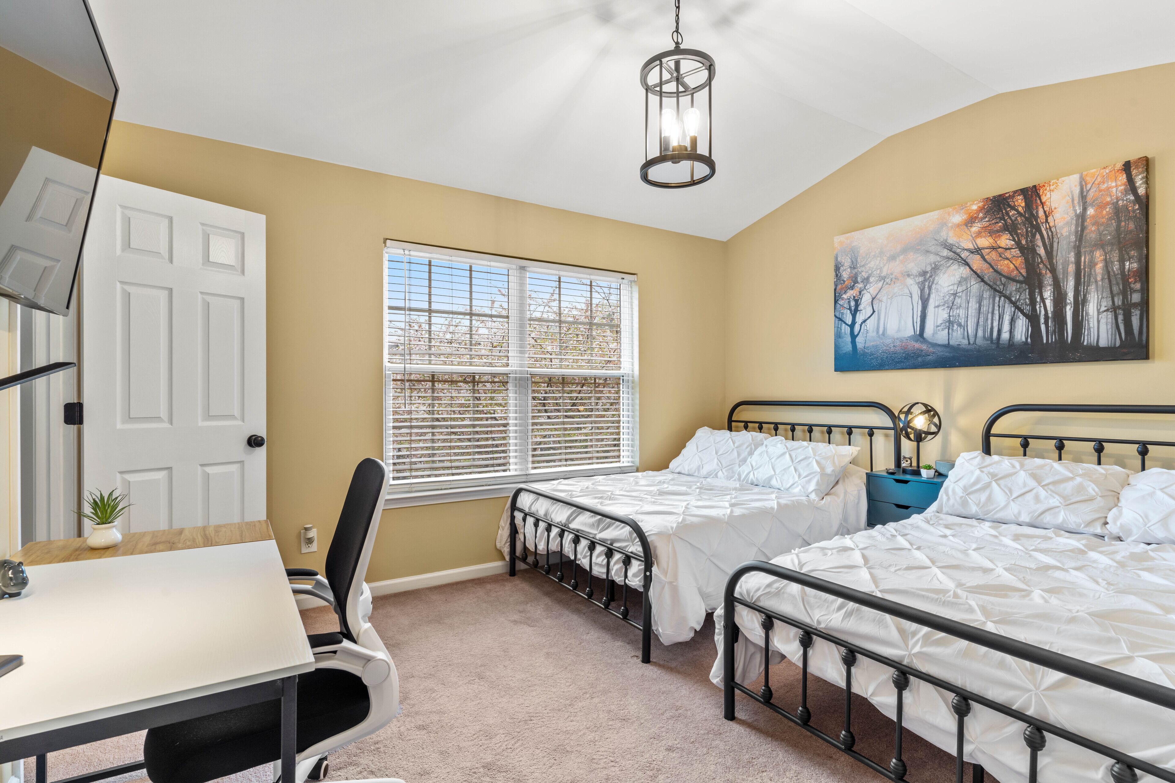 2 bedrooms, desk, iron/ironing board, free WiFi