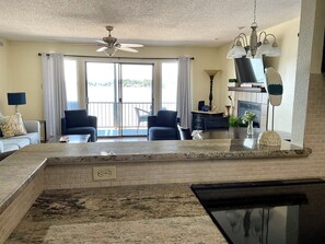 Interior - New, Amazing Panoramic views of Lake Hamilton, waterfront at The Landing. (Hot Springs)