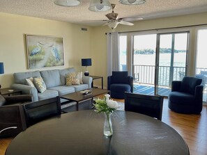 Smart TV, stereo - New, Amazing Panoramic views of Lake Hamilton, waterfront at The Landing. (Hot Springs)