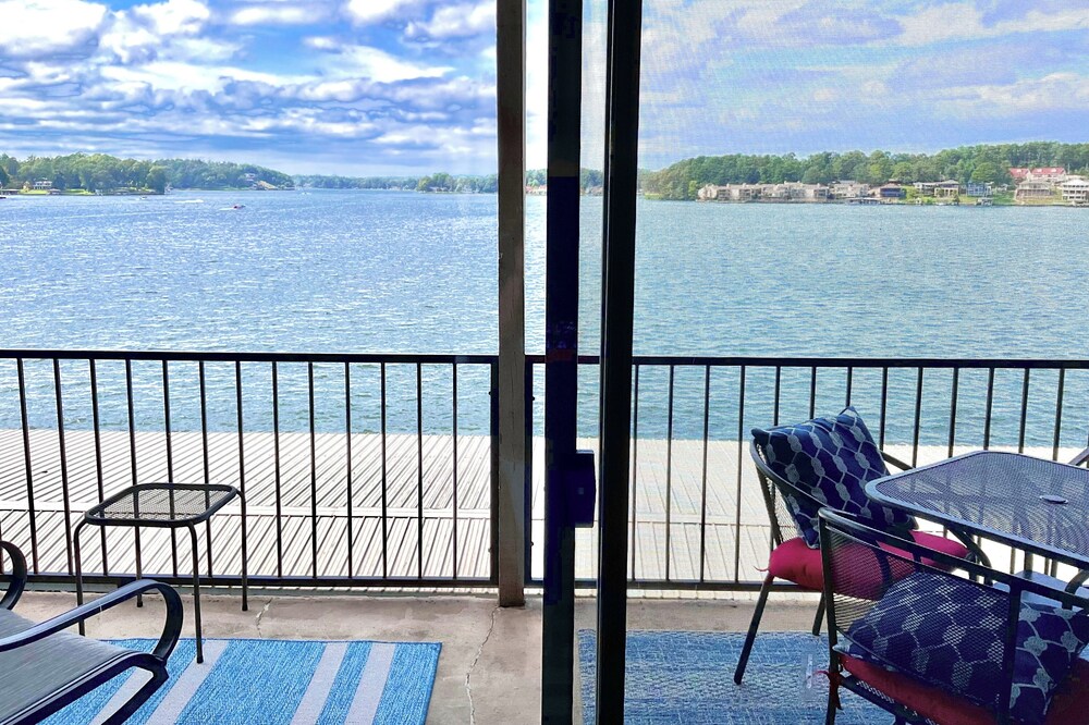New, Amazing Panoramic views of Lake Hamilton, waterfront at The Landing.