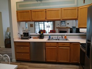Fridge, microwave, oven, stovetop - Quiet Condo on Prescott Country Club Golf Course!  (Dewey-Humboldt)