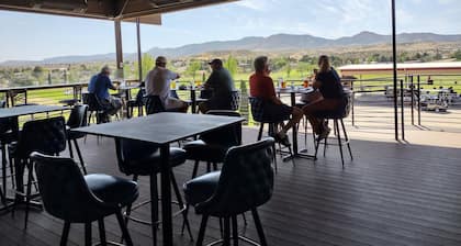 Quiet Condo on Prescott Country Club Golf Course!