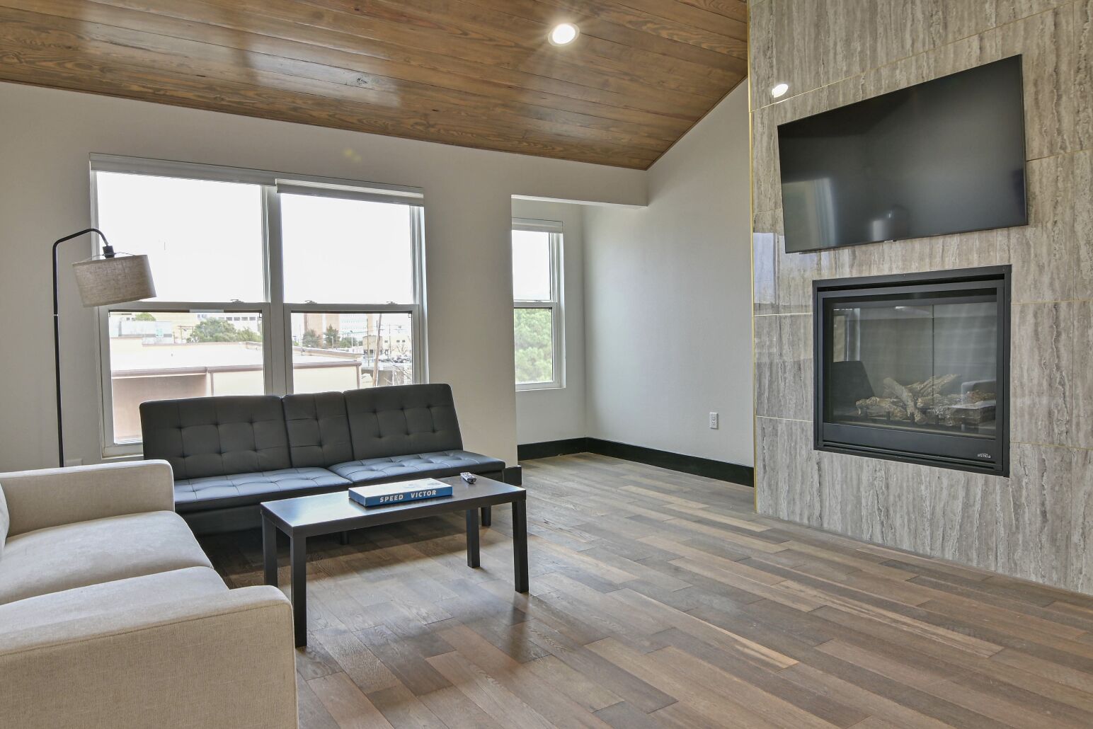 NEW 2BR | ♡ of Tall City★SPACIOUS★Central Location