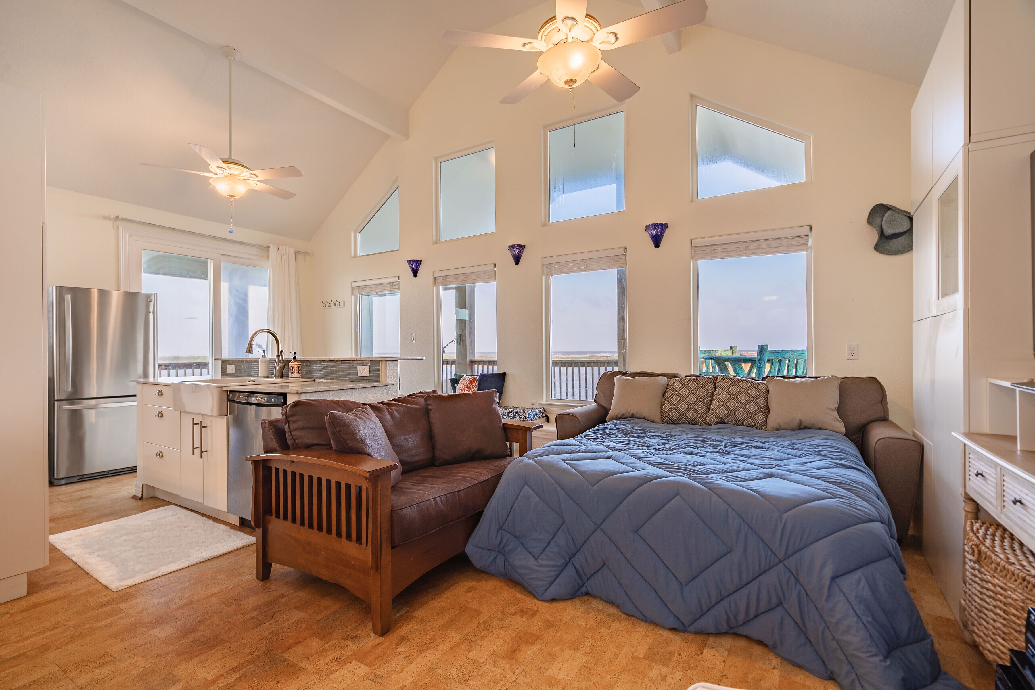 Stylish Studio on ICW w Sargent Beach Views