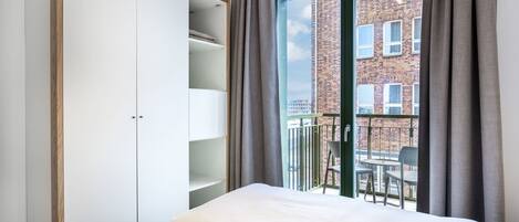 2 bedrooms, in-room safe, WiFi, bed sheets