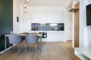 Kühlschrank, Ofen, Herdplatte, Geschirrspüler