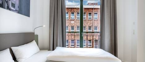 2 bedrooms, in-room safe, WiFi, bed sheets