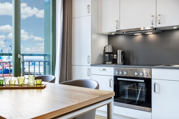 Kühlschrank, Ofen, Herdplatte, Geschirrspüler