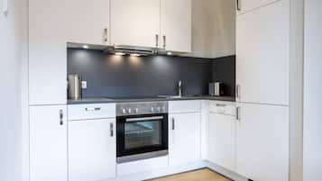 Frigorifero, forno, piano cottura, lavastoviglie