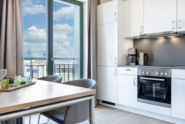 Kühlschrank, Ofen, Herdplatte, Geschirrspüler