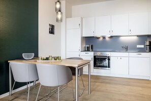 Kühlschrank, Ofen, Herdplatte, Geschirrspüler