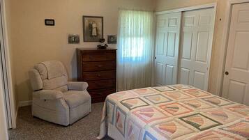 1 Schlafzimmer, Schreibtisch, Reisekinderbett, kostenloses WLAN