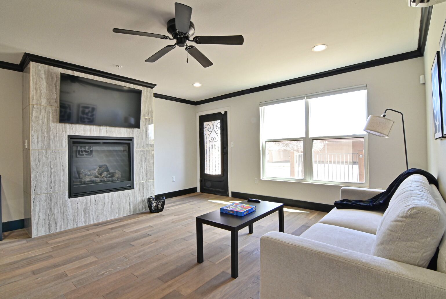 ♕Downtown♕ 2 BR | MODERN | 4KTV | Private Parking