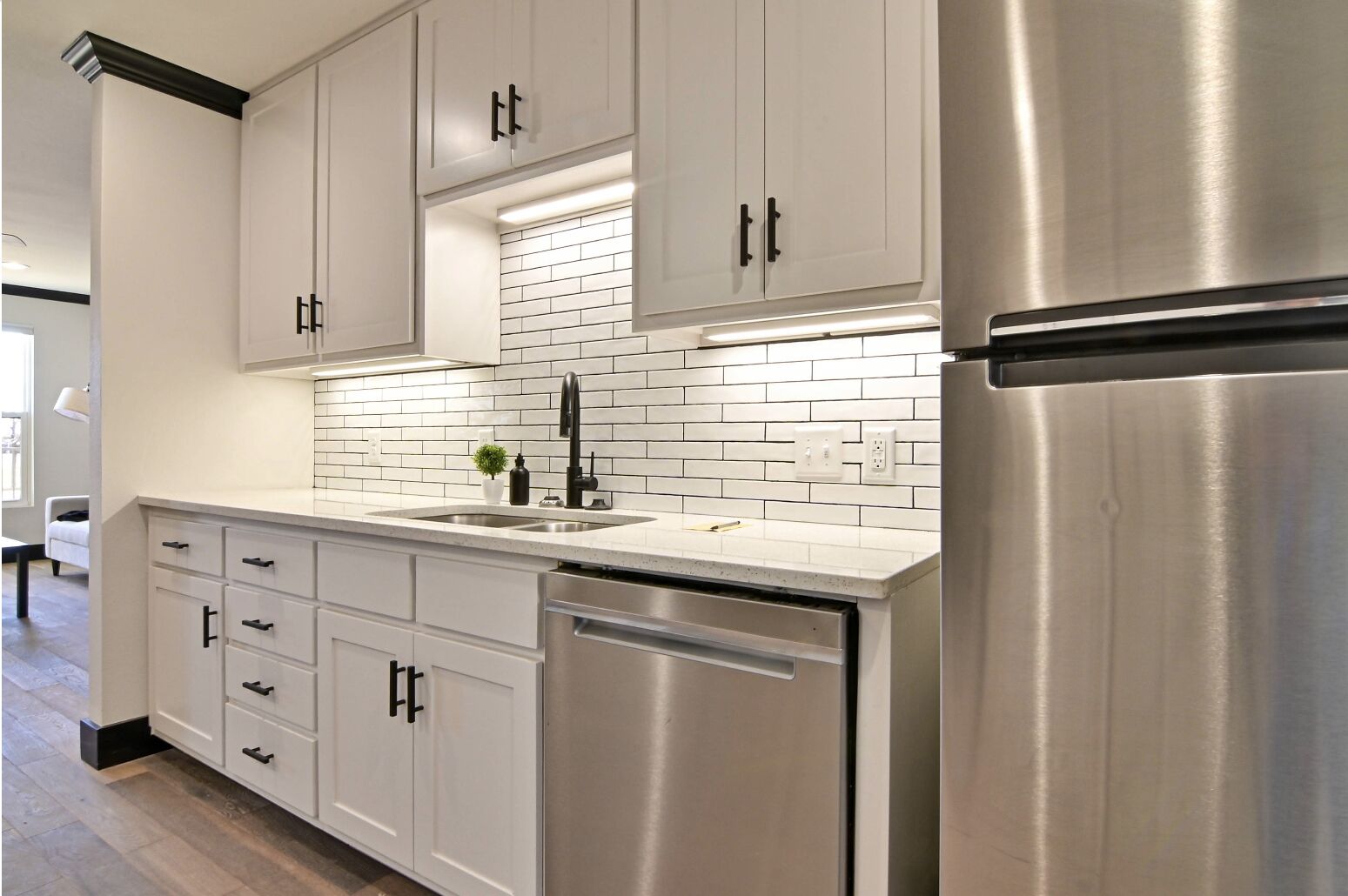 ♕Downtown♕ 2 BR | MODERN | 4KTV | Private Parking