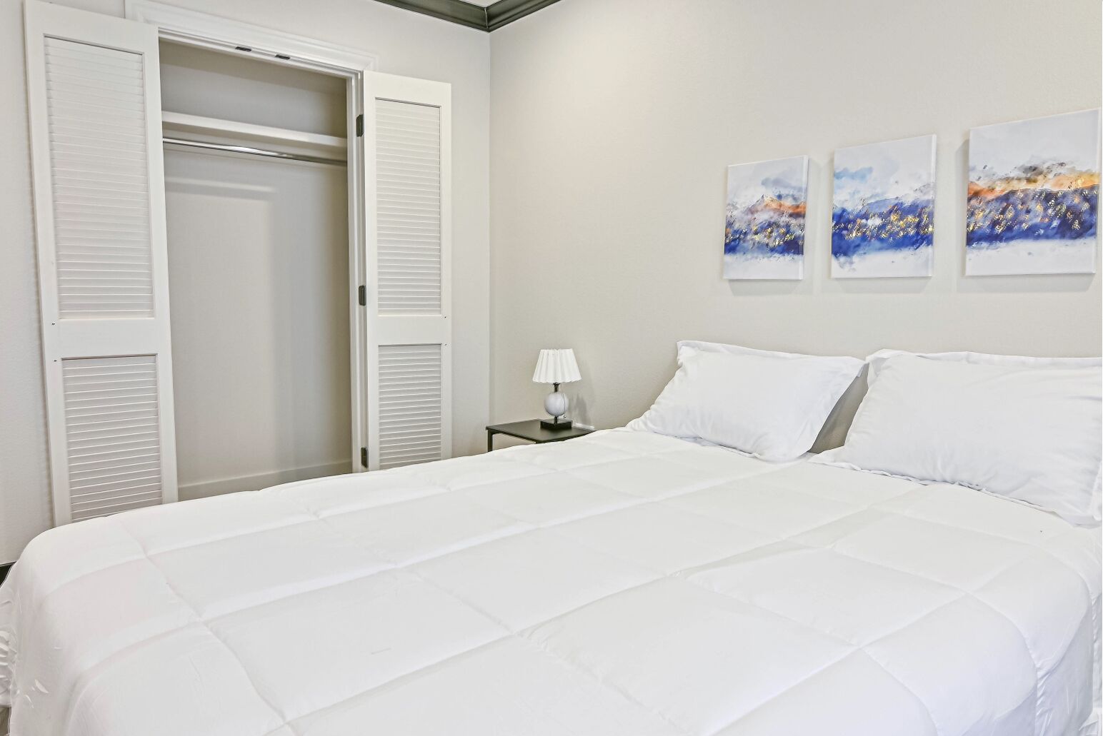♕Downtown♕ 2 BR | MODERN | 4KTV | Private Parking