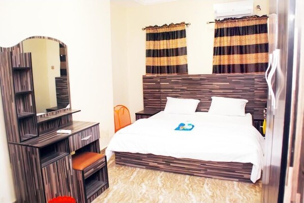 2 habitaciones, tabla de planchar con plancha y wifi gratis 