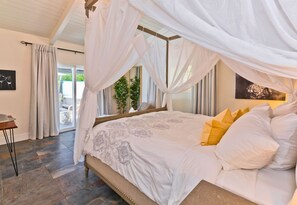 3 camere, una scrivania, ferro/asse da stiro, Wi-Fi gratuito