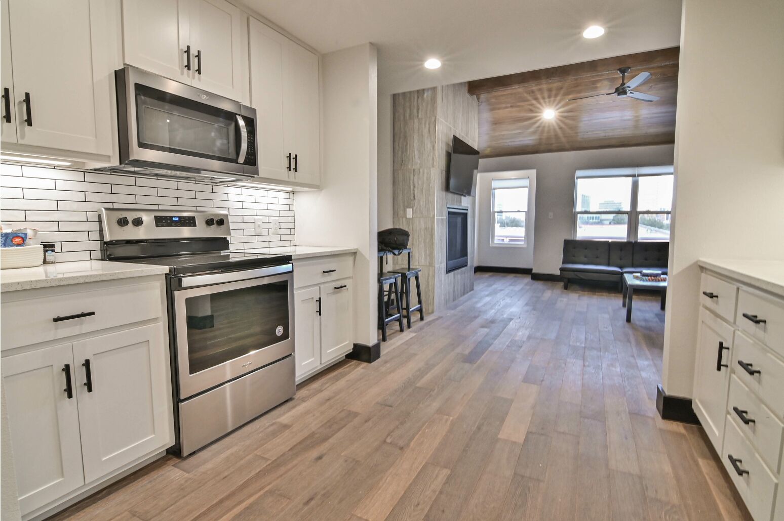 NEW ✨LUXURY✨ APARTMENT |NEAR EATS &amp; ENTERTAINMENT|