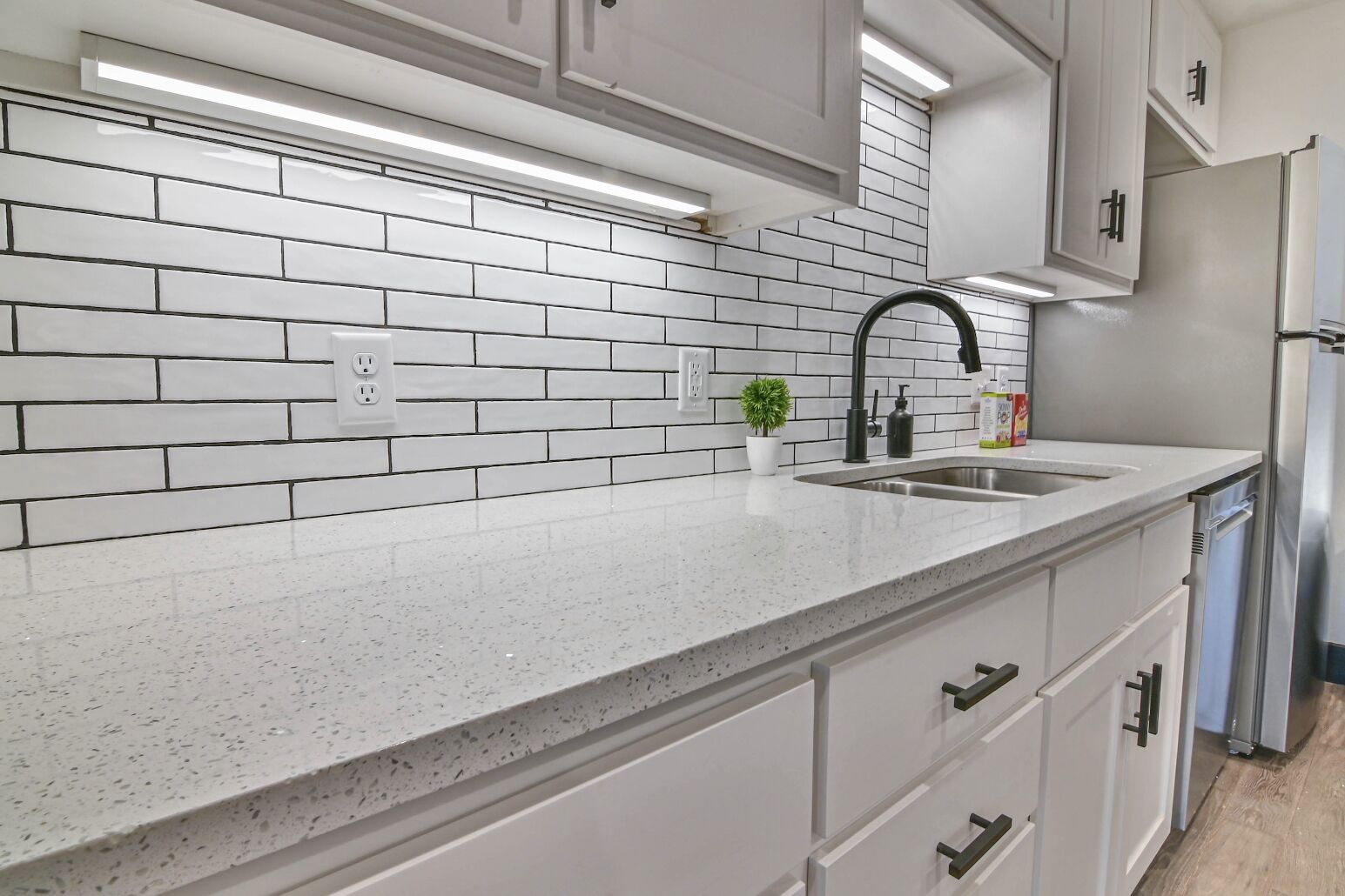 NEW ✨LUXURY✨ APARTMENT |NEAR EATS &amp; ENTERTAINMENT|