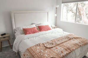 2 Schlafzimmer, Schreibtisch, Bügeleisen/Bügelbrett, WLAN