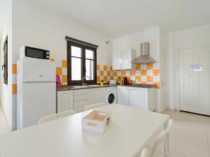 Fridge, microwave, coffee/tea maker, toaster - Mahostly Apartment Comillas SC (Arrecife)
