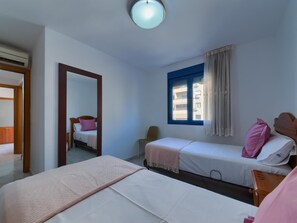 2 bedrooms, iron/ironing board, travel cot, free WiFi