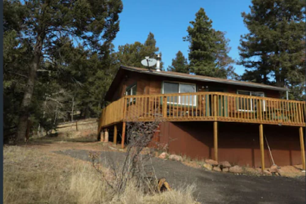 All New inside Cabin Near Cripple Creek & Colorado Springs