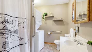 Combined shower/bathtub, hair dryer, towels, soap