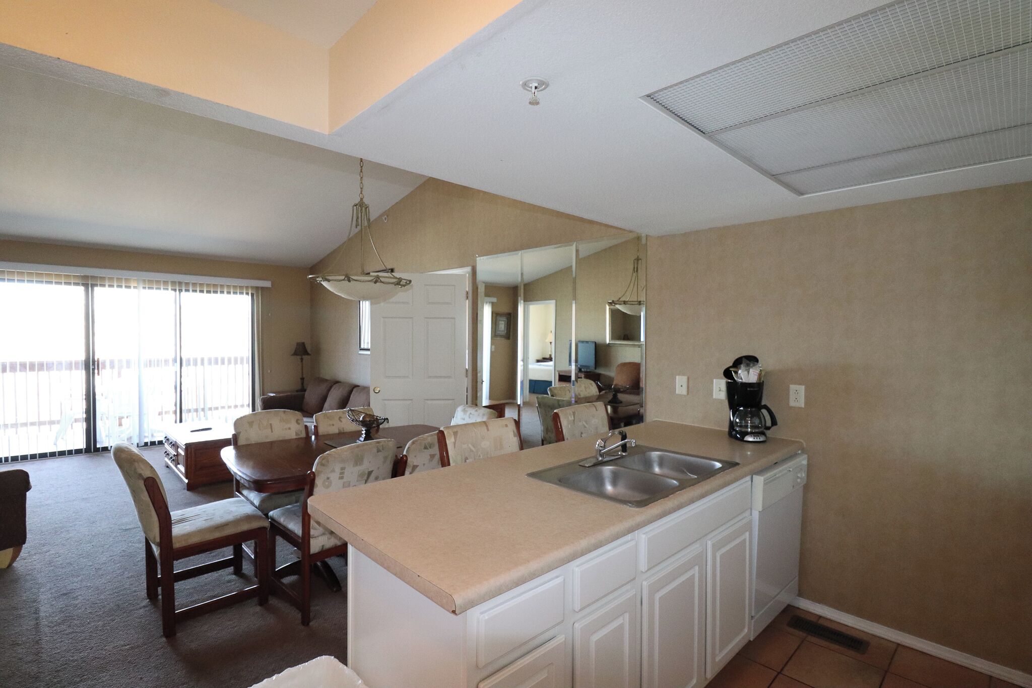 2 - BD Lakeview Suite-2LO