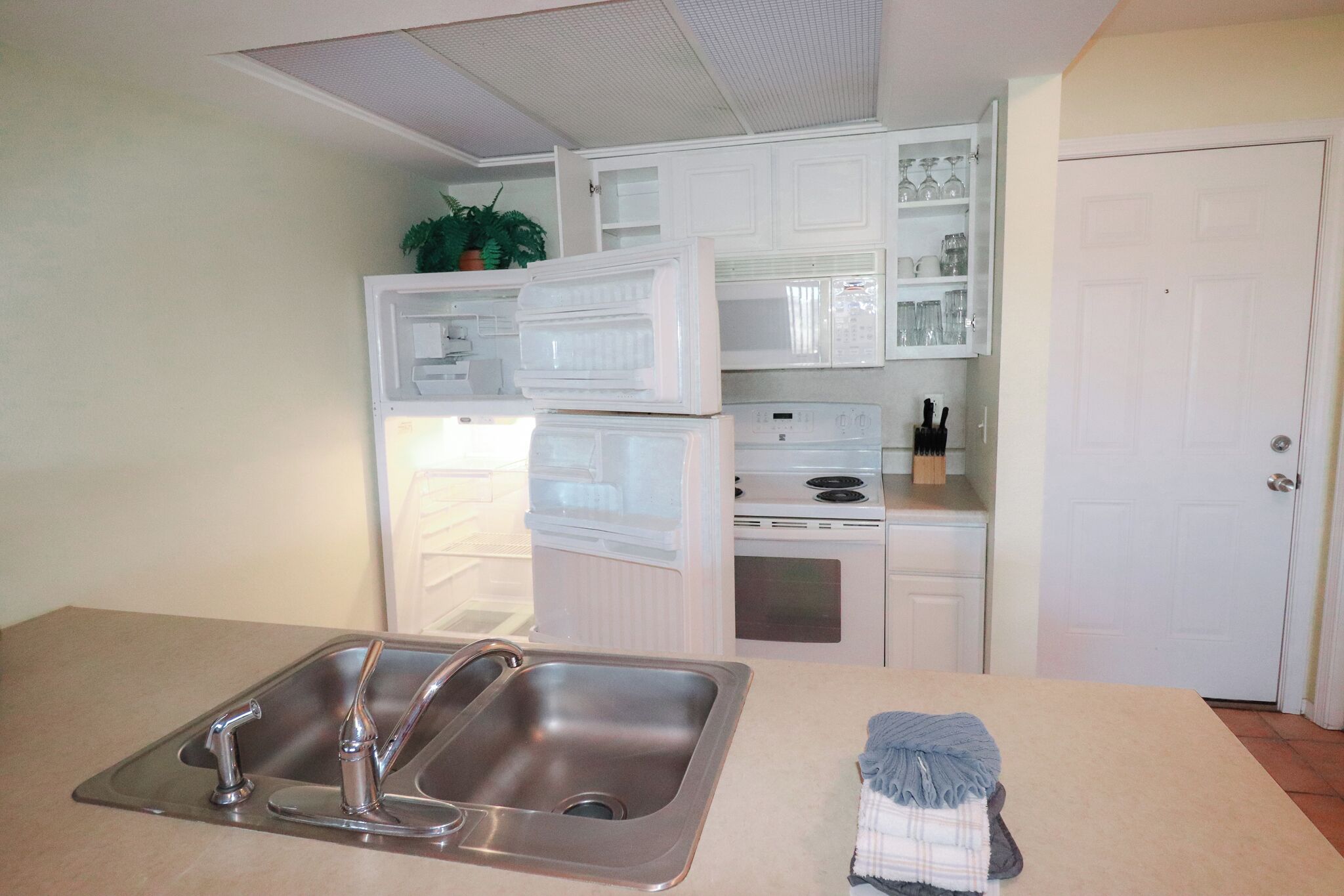 2 - BD Lakeview Suite-2LO - 03