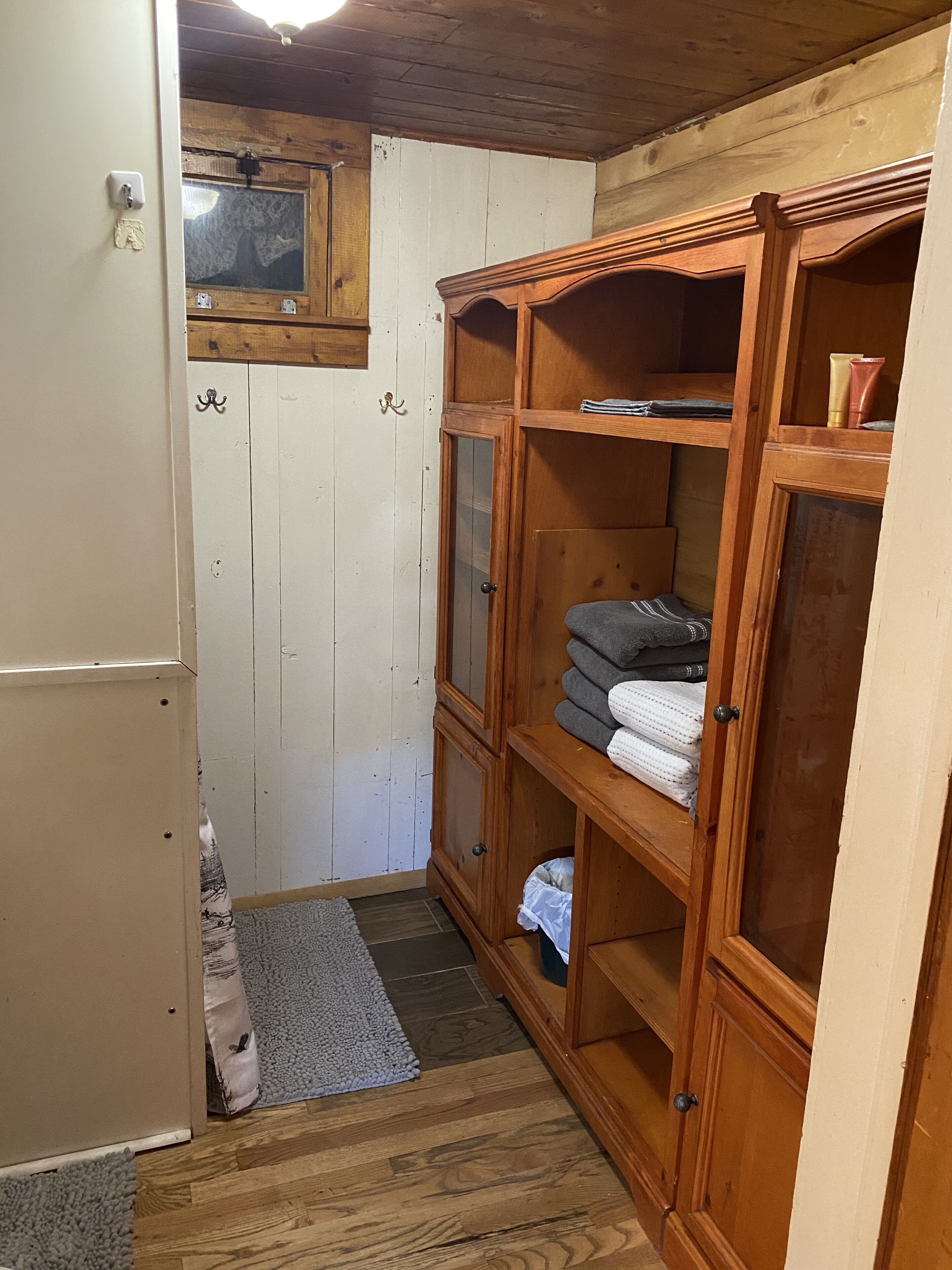 THE FRAN - WALK EVERYWHERE IN DOWNTOWN CREEDE! 1 bedroom, 1 bath (SLEEPS 2)