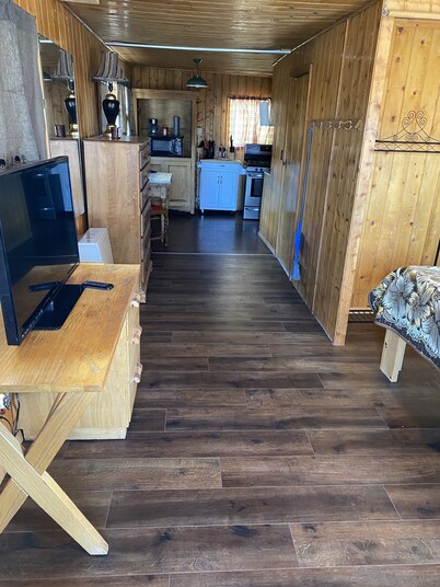 THE FRAN - WALK EVERYWHERE IN DOWNTOWN CREEDE! 1 bedroom, 1 bath (SLEEPS 2)