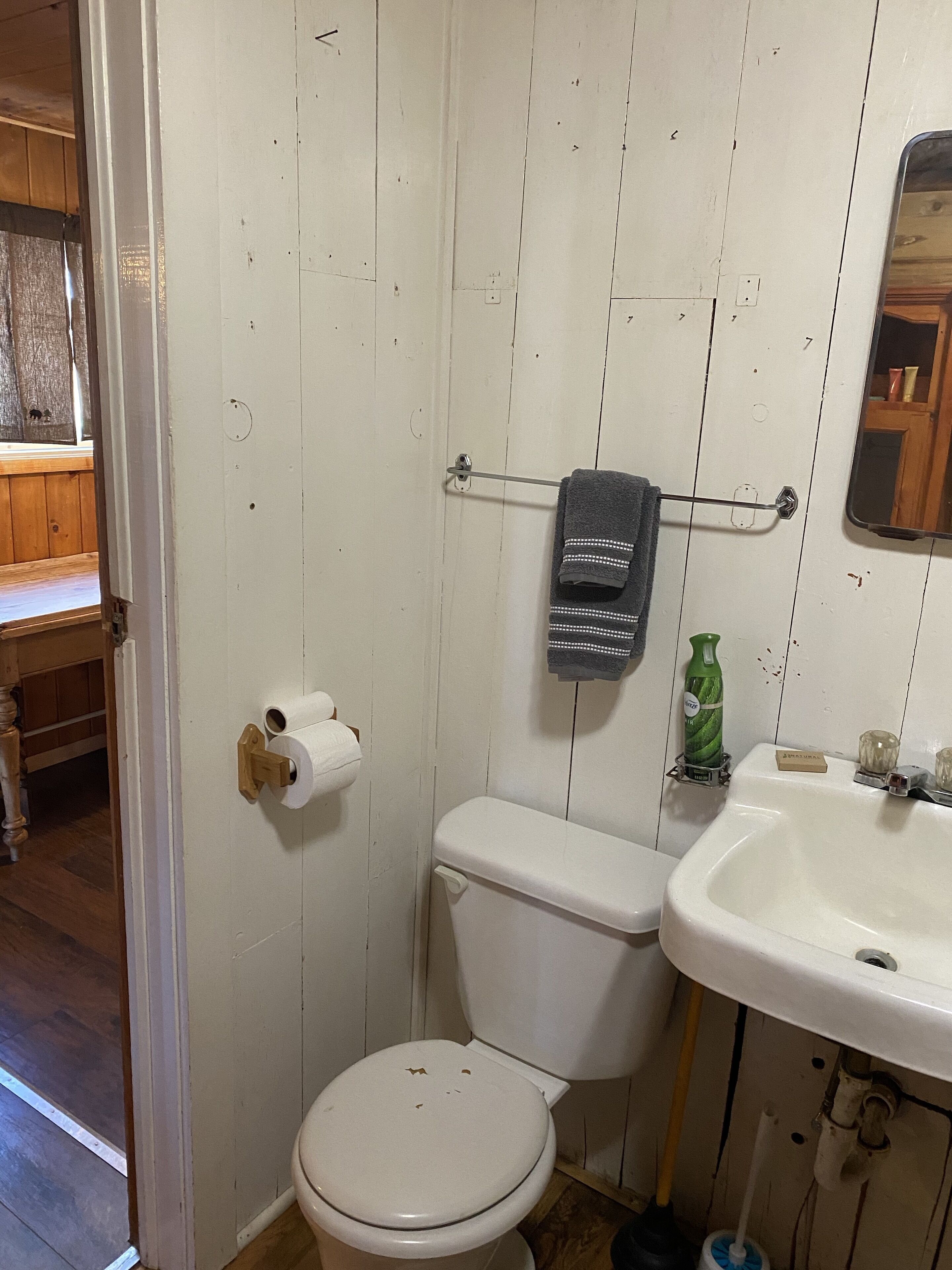 THE FRAN - WALK EVERYWHERE IN DOWNTOWN CREEDE! 1 bedroom, 1 bath (SLEEPS 2)