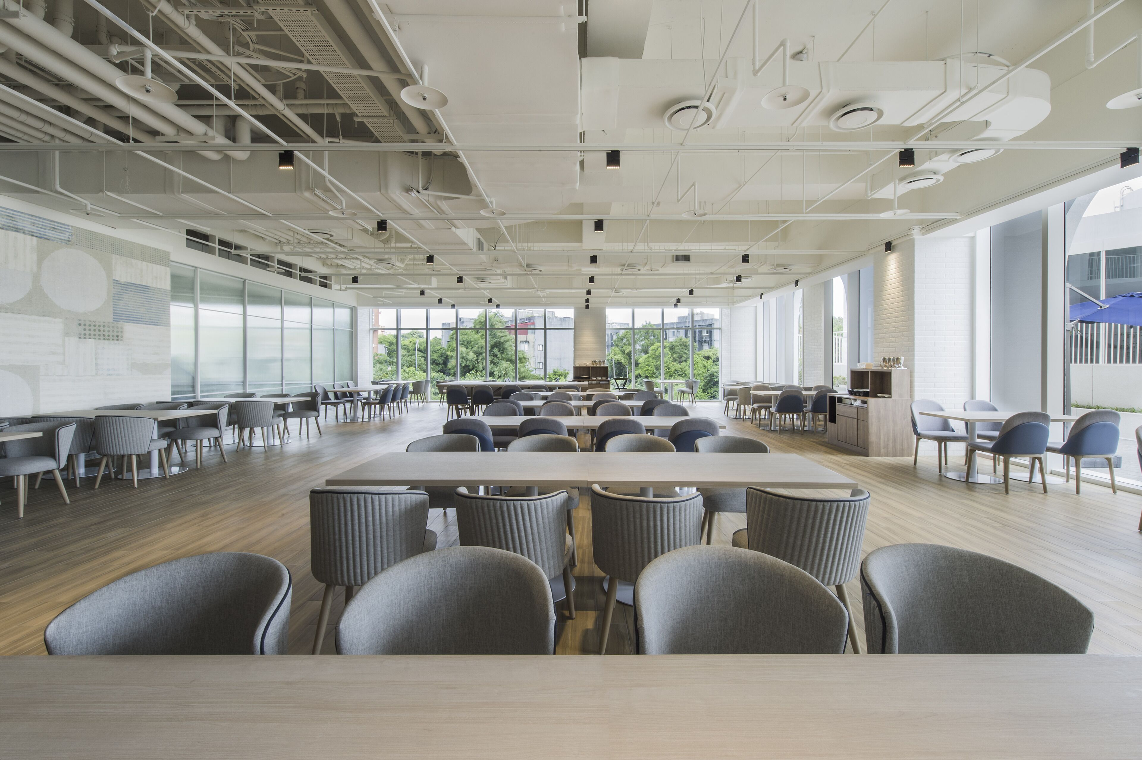 breakfast, lunch and dinner served