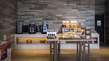 Desayuno de autoservicio todos los días (con cargo)