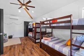 5 habitaciones, escritorio, tabla de planchar con plancha y wifi gratis