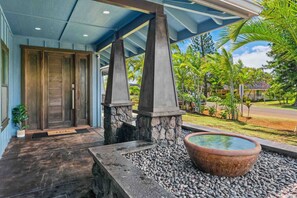 Terrace/patio - Huge Home w/ Private Pool, Jacuzzi, & Water Slide! Sleeps 18! (Princeville)