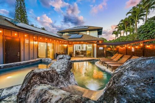 Huge Home w/Private Pool, Jacuzzi & Water Slide!