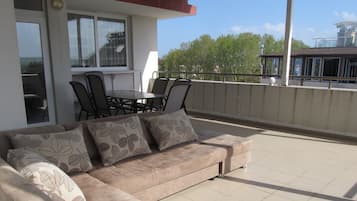 Panoramic Studio | Terrace/patio