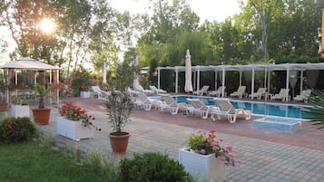 Economy Studio | Garden view