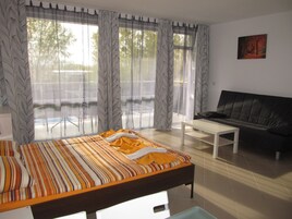 Deluxe-Studio | Daunenbettdecken, individuell eingerichtet, Verdunkelungsvorhänge