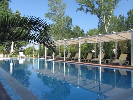 Seasonal outdoor pool