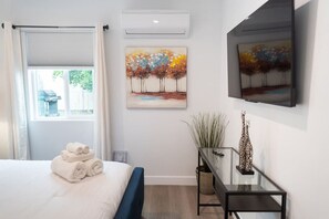 1 habitación, tabla de planchar con plancha, wifi y ropa de cama 