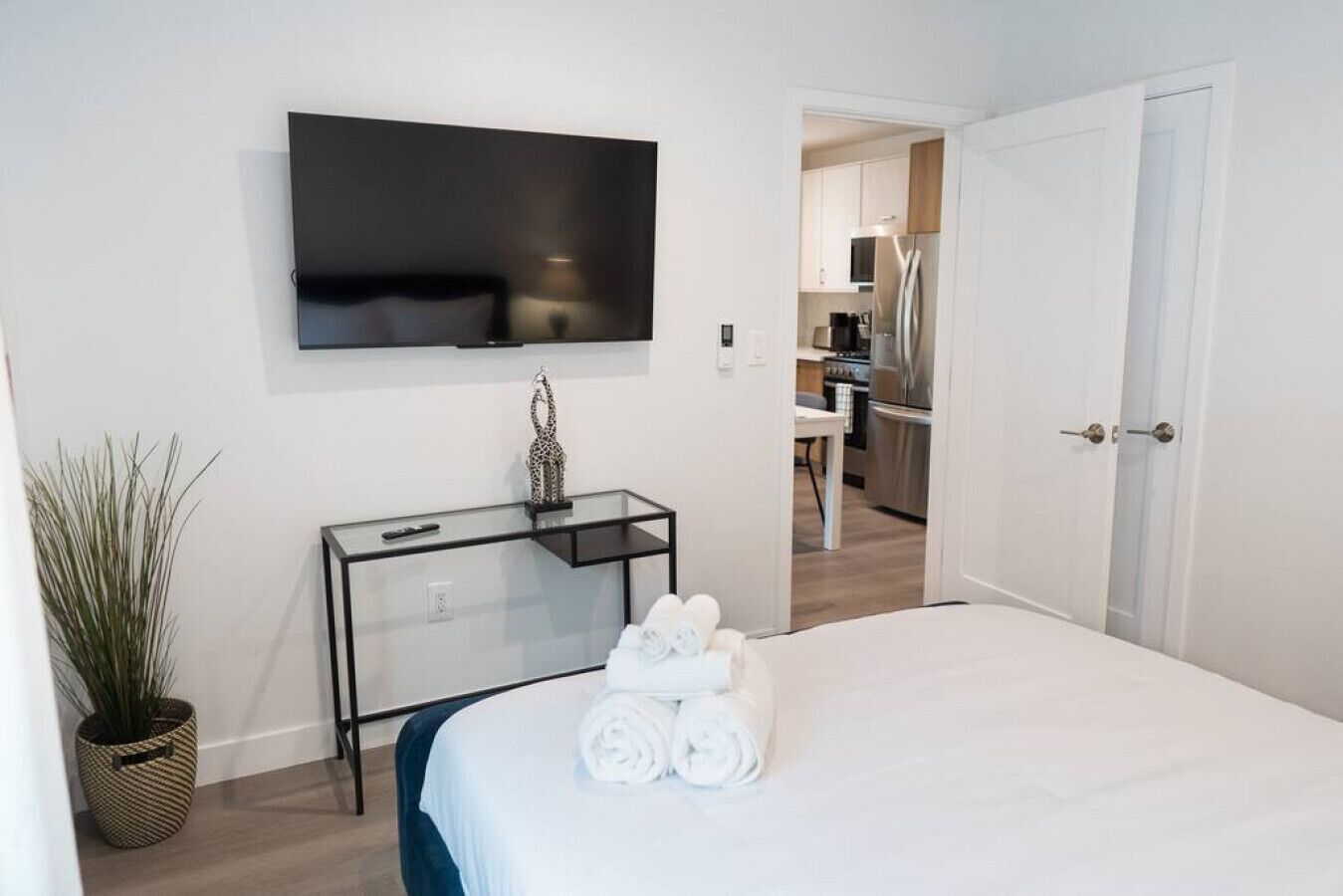 1 habitación, tabla de planchar con plancha, wifi y ropa de cama 