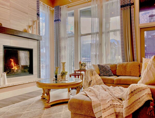 Smart TV, fireplace
